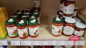 Tomato sauces at Biomonde L'Echoppe Bio in Joyeuse
