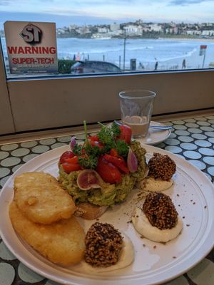 Vegan option "Gen Y" with hash browns at Speedo's Cafe in Bondi Beach
