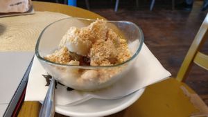 vegan fruit crumble at Dit e Nat in Pristina