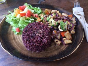 Stir-fried veggies and cashews at Plernpai Vegetarian Cafe in Mae Hong Son