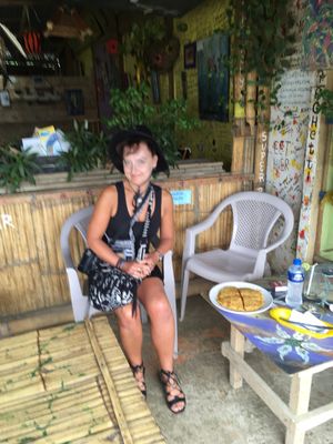 Estoy en el Restaurante Cafe Mar En Puerto Lopez Ecuador, que es uno de los restaurantes  mejores en que jamás he estado. La comida es  muy rica, barata y hay muchos opciones para veganos y vegatarianos. at Cafe Mar in Puerto Lopez