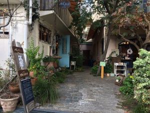 Entrance, cafe on the left at Salunpowaku in Minoo
