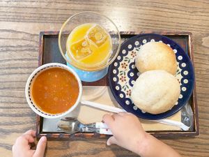 Kid's menu: tomato soup, bread rolls and orange juice at Salunpowaku in Minoo