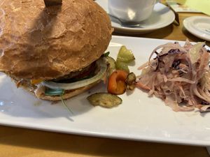 Bella Burger mit Bruschetta Mayo und Cole Slaw  at Cafe Blattgold in Kiel