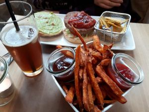 Sweet potato fries and burger at Cafe Blattgold in Kiel