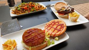 Rechts steakburger, links "chicken"burger at Cafe Blattgold in Kiel