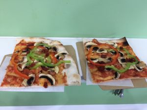 Vegan Pizza at Hand Go in Porto