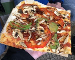 Vegan Pizza at Hand Go in Porto
