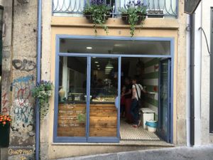 outside  at Hand Go in Porto