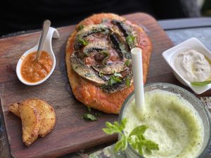 Pizza Pita (veganizada) at Horizon Hotel and Yoga Center  in Santa Teresa