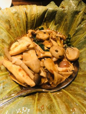 Mushrooms cooked in lotus leaf with fresh pepper berries at Hum Vegetarian - District 1 in Ho Chi Minh City