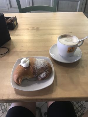 whipped cream filled brioche at Canape Incontro in Bologna