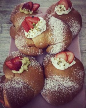 Have a nice breakfast at Canape Incontro in Bologna