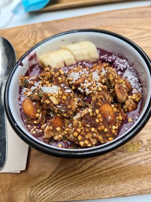 Acai bowl at Wild & The Moon - rue Charlot in Paris