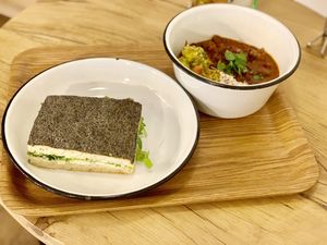 Focaccia and Chili Bowl at Wild & The Moon - rue Charlot in Paris