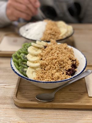 Acai expert size! Sunday morning yummy!!!!! at Almalibre Acai Bar in Valencia