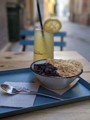 Bowl Correcaminos y limonada at Almalibre Acai Bar in Valencia