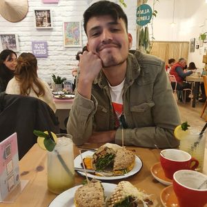 Comida para compartir; 1 burger, 1 wrap, 1 açai bowl & 2 drinks! at Almalibre Acai Bar in Valencia