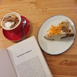 Carrotcake & cappucino leche de almendra at Almalibre Acai Bar in Valencia
