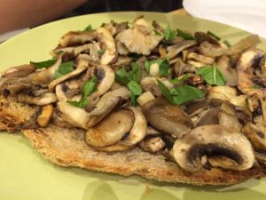 Mushroom toast at Almalibre Acai Bar in Valencia