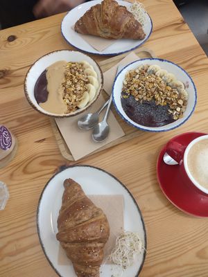 Breakfast at Almalibre Acai Bar in Valencia