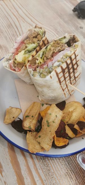 Barcelona wrap at Almalibre Acai Bar in Valencia