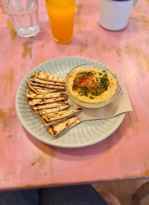 Small portion of hummus & bread at Almalibre Acai Bar in Valencia