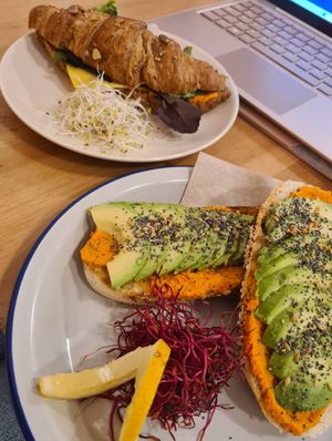 Avocado bread and croissant with cheese at Almalibre Acai Bar in Valencia