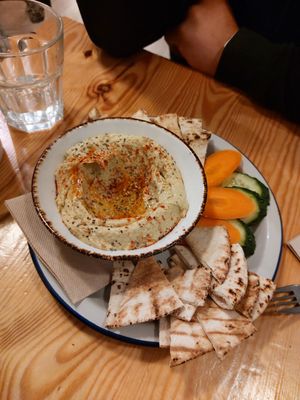 Hummus at Almalibre Acai Bar in Valencia