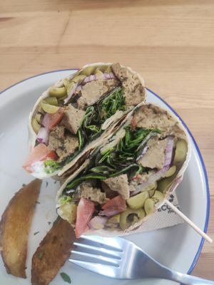Seitan wrap at Almalibre Acai Bar in Valencia