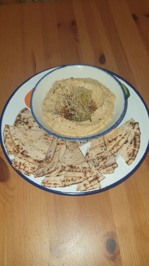 hummus at Almalibre Acai Bar in Valencia