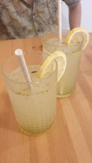 healthy drinks at Almalibre Acai Bar in Valencia