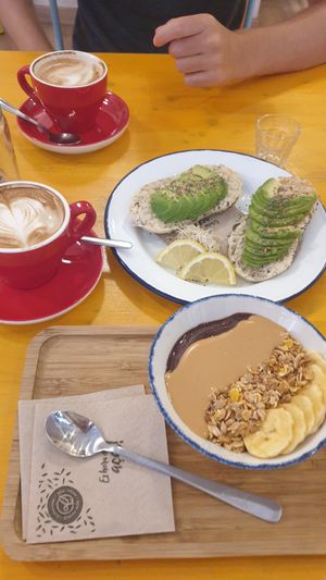 breakfast at Almalibre Acai Bar in Valencia