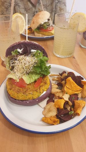 burger at Almalibre Acai Bar in Valencia