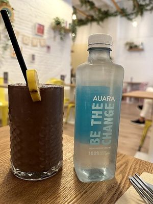 Gloton smoothie: banana, dark chocolate, homemade paçoca, soya milk at Almalibre Acai Bar in Valencia