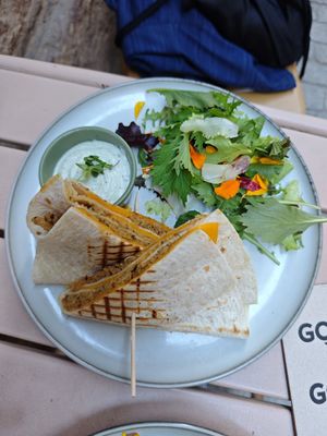 Quesadilla with seitan at Almalibre Acai Bar in Valencia