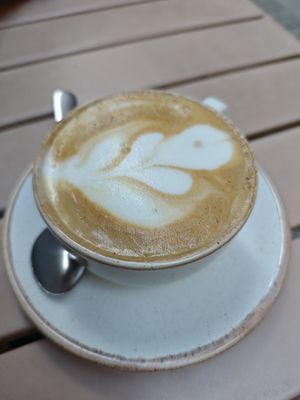 Vanilla latte at Almalibre Acai Bar in Valencia