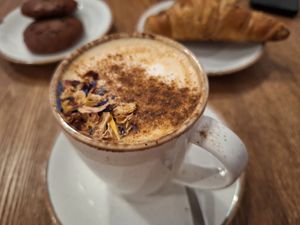 Pumpkin latte at Almalibre Acai Bar in Valencia
