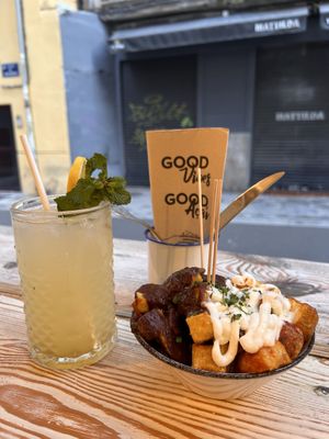 Great patatas and lemonadee  at Almalibre Acai Bar in Valencia