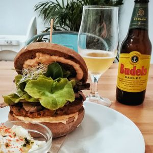 Vegan Burger at Almalibre Acai Bar in Valencia