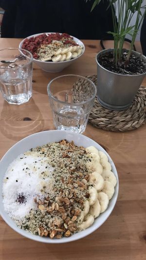 Açaí bowls at Almalibre Acai Bar in Valencia