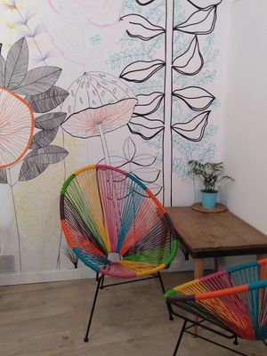 Backroom seating area at Almalibre Acai Bar in Valencia