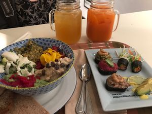 the sampler plate with a couple of juices at Le Botaniste - UES in New York City
