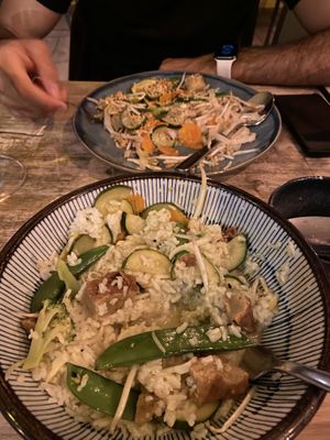 Pad thai & seitan curry at Tata Restaurant in Vienna