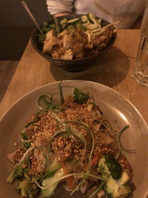 Boy Choi mit Tofu & Pad Thai mit Seitan   at Tata Restaurant in Vienna