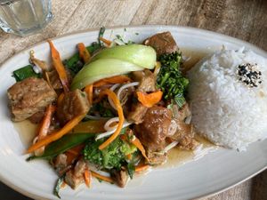 Pad Thai wok with seitan  at Tata Restaurant in Vienna