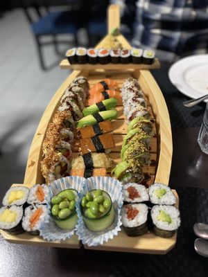 Barca vegana para duas pessoas. Simplesmente divina.  at Asia Fusion Sushi in Paderno Dugnano