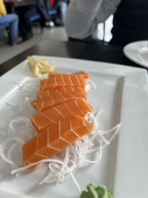 Sashimi zalmon  at Asia Fusion Sushi in Paderno Dugnano