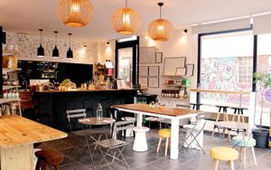 the place at Lula Cantine Bio & Veggie in Paris