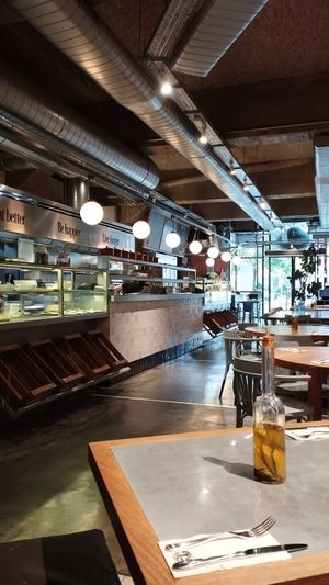 Interior del local at Teresa Carles in Lleida